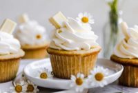 Cloud-Like White Chocolate Cupcakes