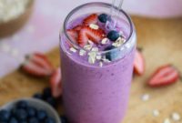 Quick Berry Greek Yogurt Refresh