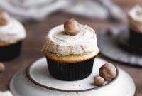 Easy Surprise Cookie Dough Cupcakes