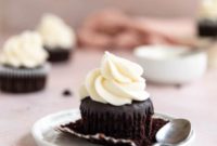 Effortless Chocolate Cupcakes with Dreamy Vanilla Frosting